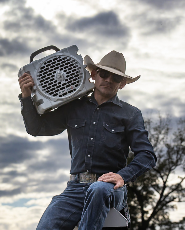 chase outlaw ambassador shot with white Grande