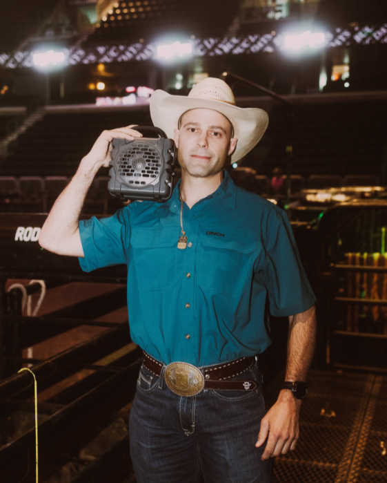 Dusty Tuckness | Pro Rodeo Bullfighter
