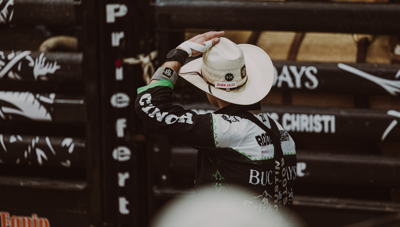 Dusty Tuckness | Pro Rodeo Bullfighter