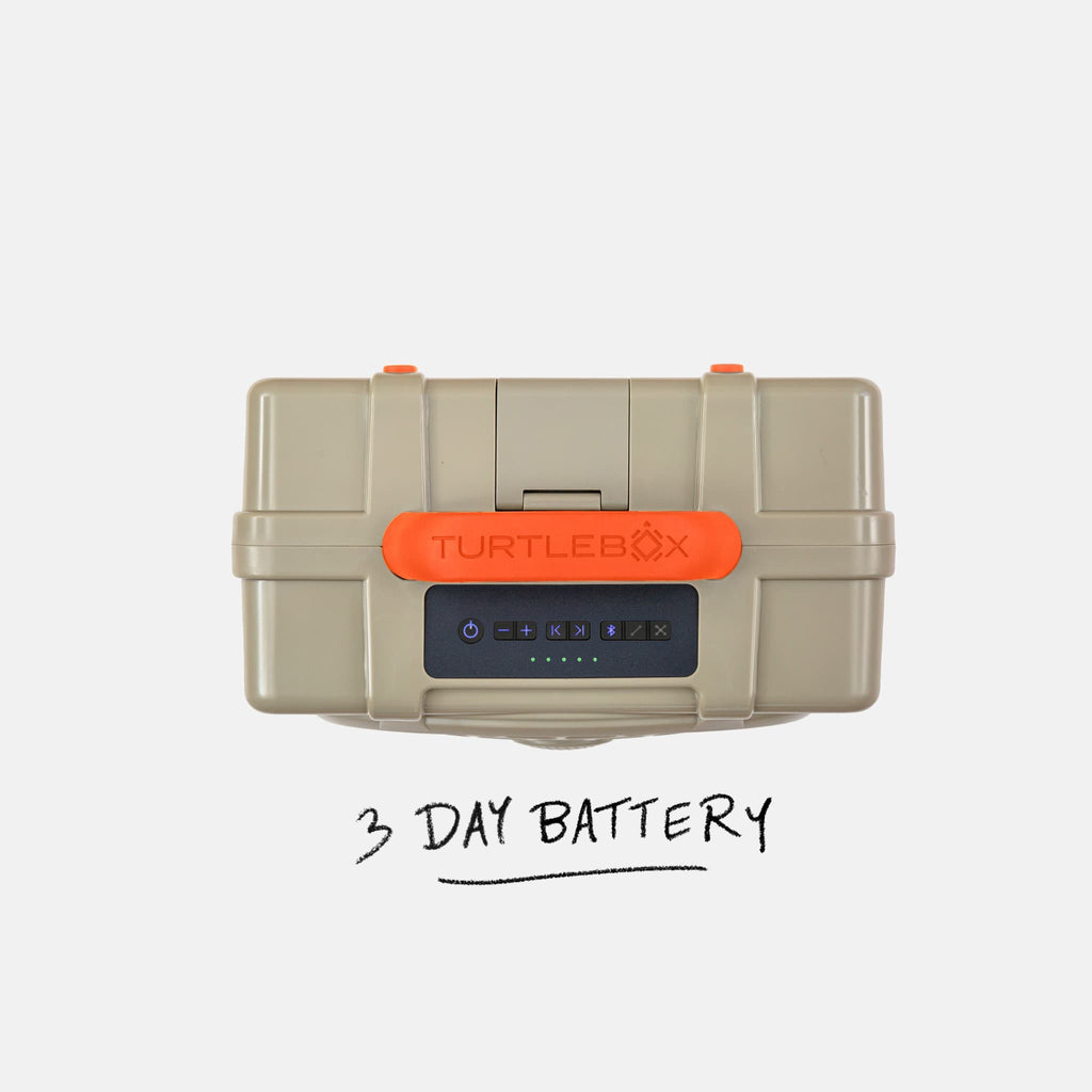 Whitetail Original speaker top view with a label saying 3-day battery #speaker-color_whitetail-artist-series